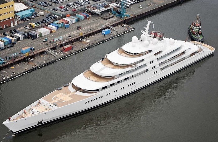 Gigayacht