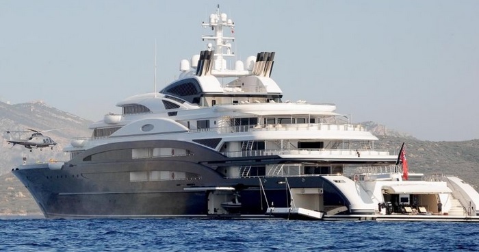 Octopus Yacht Paul Allen S Superyacht Octopus And Its Two Submarines